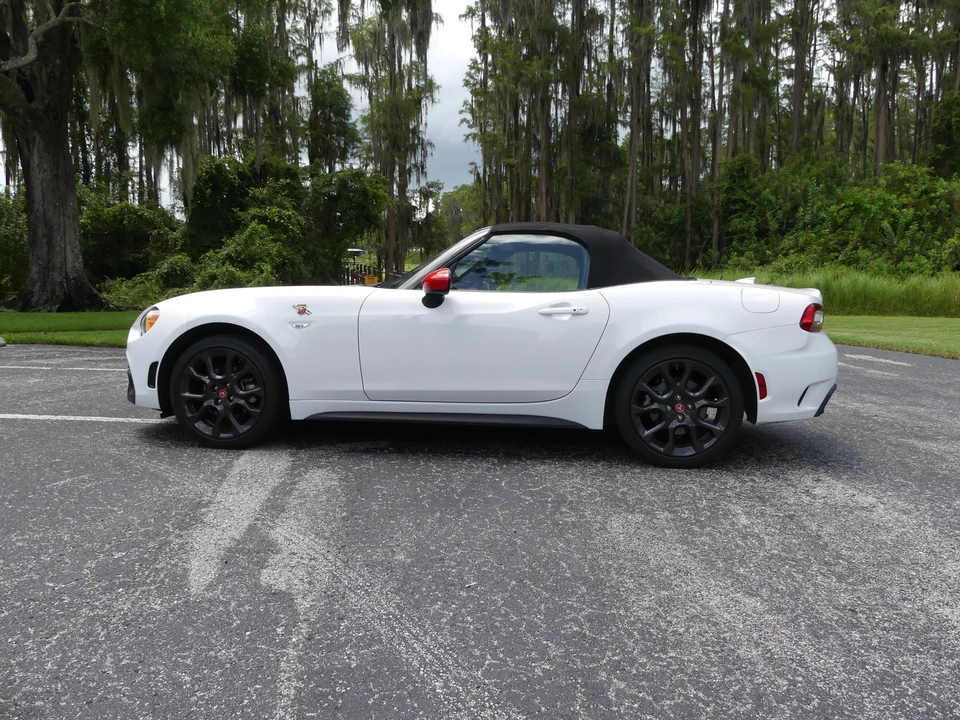 2019 Fiat 124 Spider - Image 26 of 31