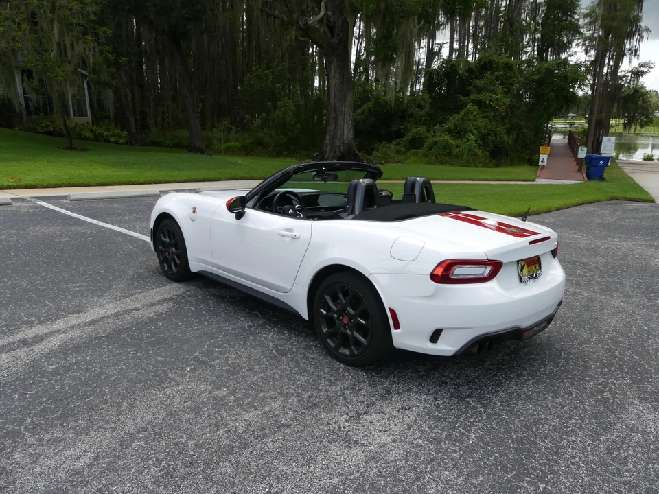2019 Fiat 124 Spider - Image 15 of 31