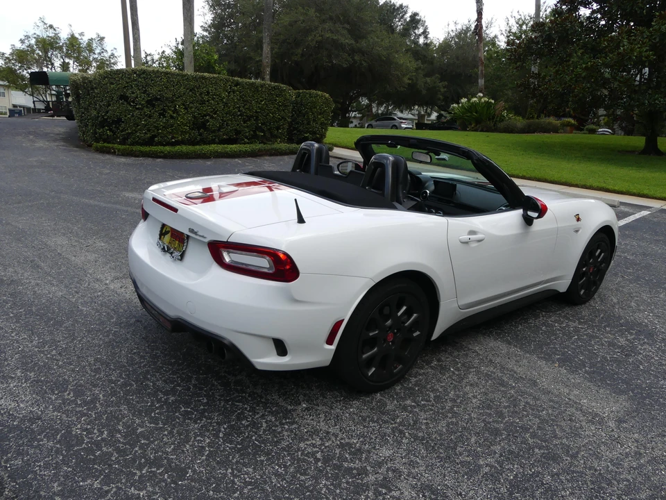 2019 Fiat 124 Spider - Image 16 of 31