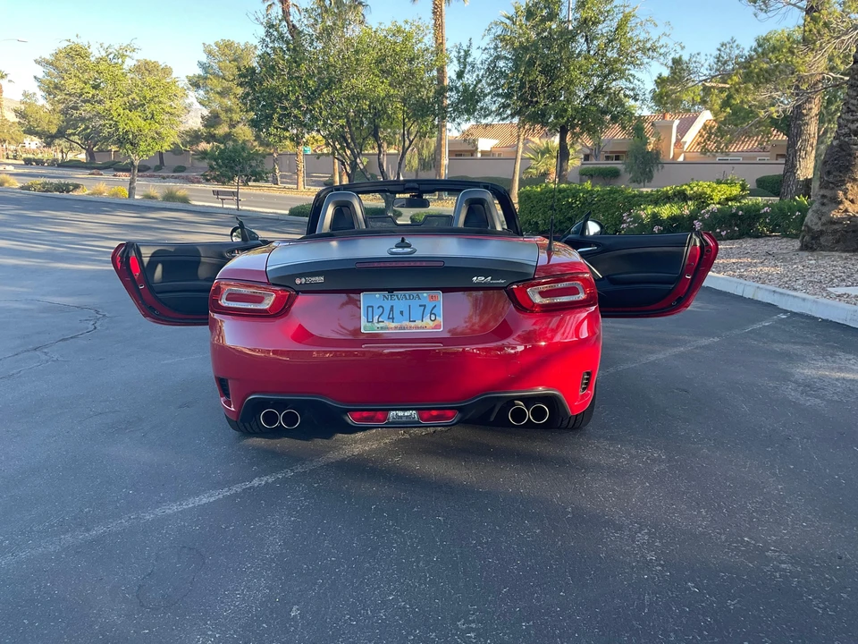 2019 Fiat 124 Spider - Image 15 of 31