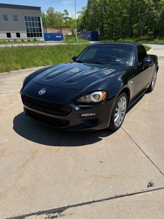 2019 Fiat 124 Spider - Image 2 of 19