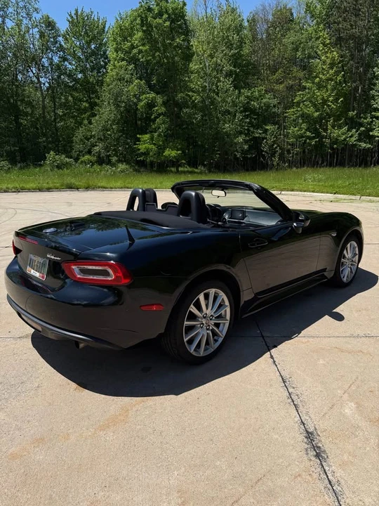 2019 Fiat 124 Spider - Image 17 of 19