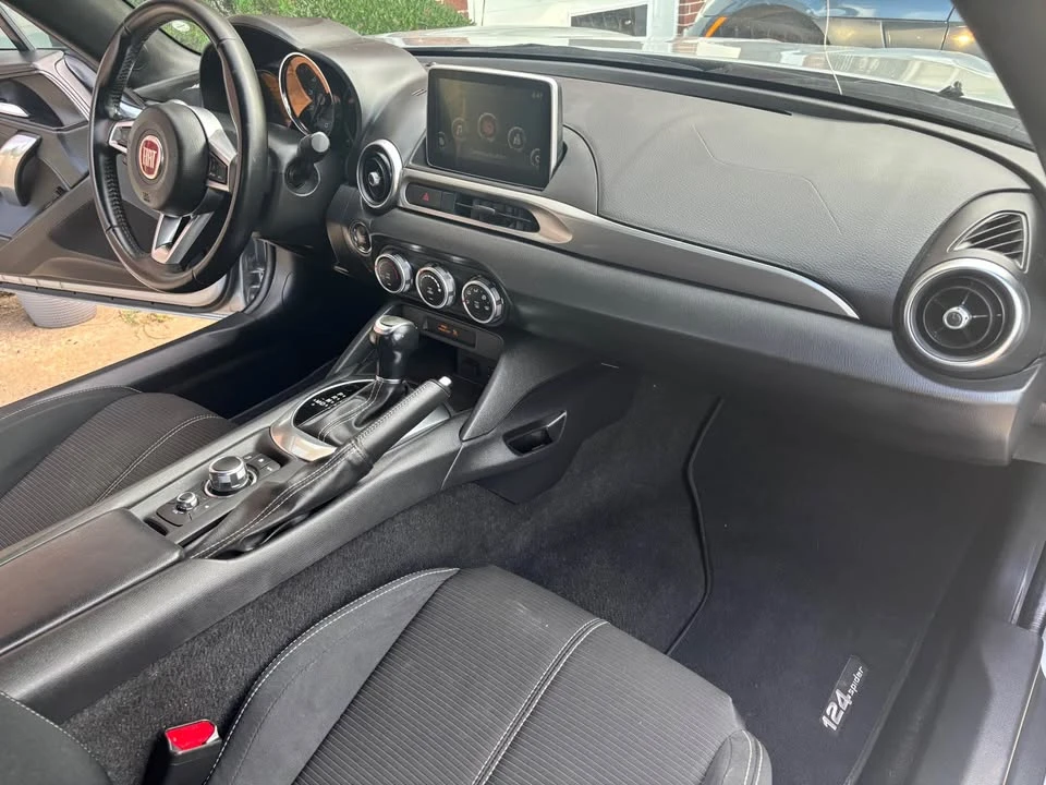 2019 Fiat 124 Spider - Image 9 of 20