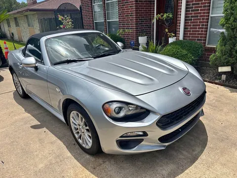 2019 Fiat 124 Spider Classica Convertible 2D