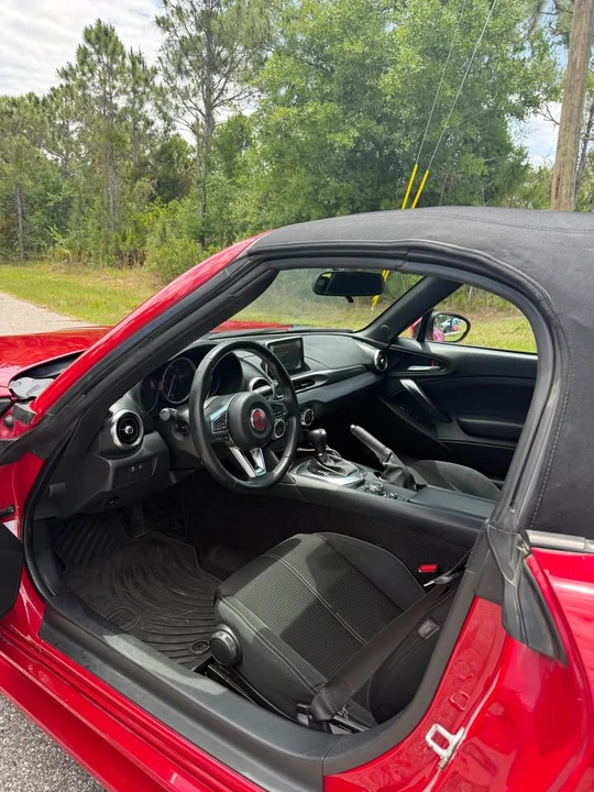 2019 Fiat 124 Spider - Image 8 of 11