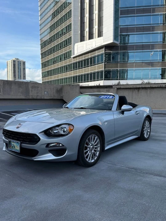 2019 Fiat 124 Spider - Image 16 of 16