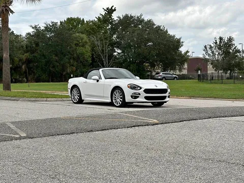 2019 Fiat 124 Spider Lusso Convertible 2D