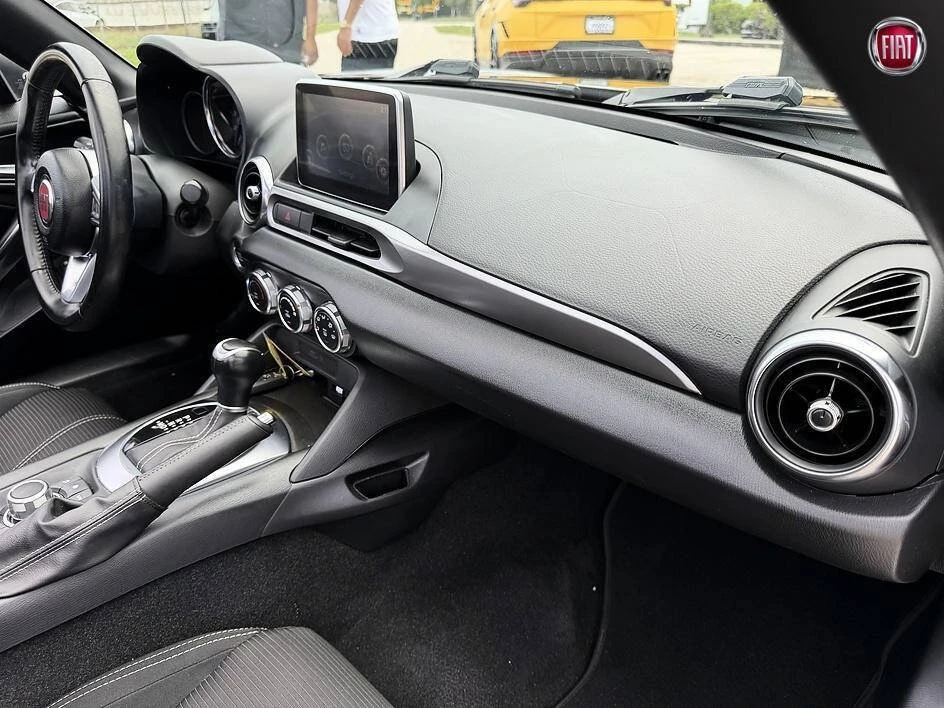 2019 Fiat 124 Spider - Image 9 of 18
