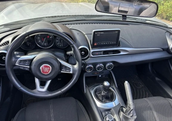 2019 Fiat 124 Spider - Image 9 of 11