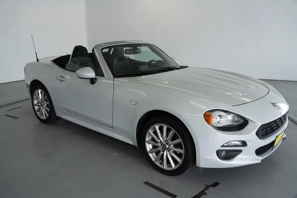 2019 Fiat 124 Spider - Image 8 of 16