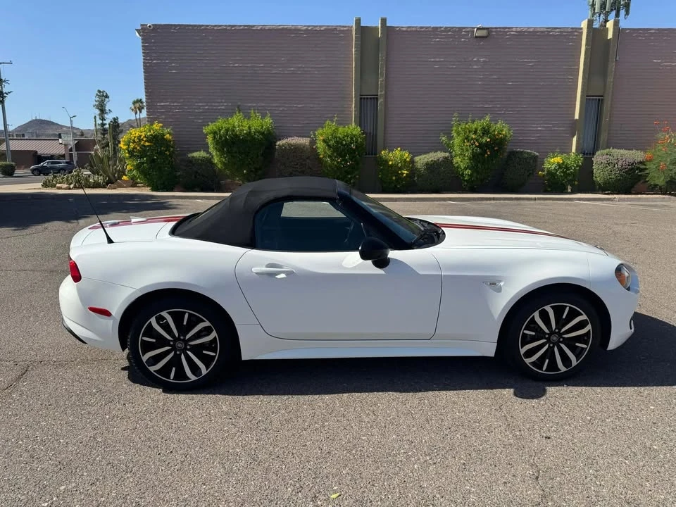 2019 Fiat 124 Spider - Image 10 of 17