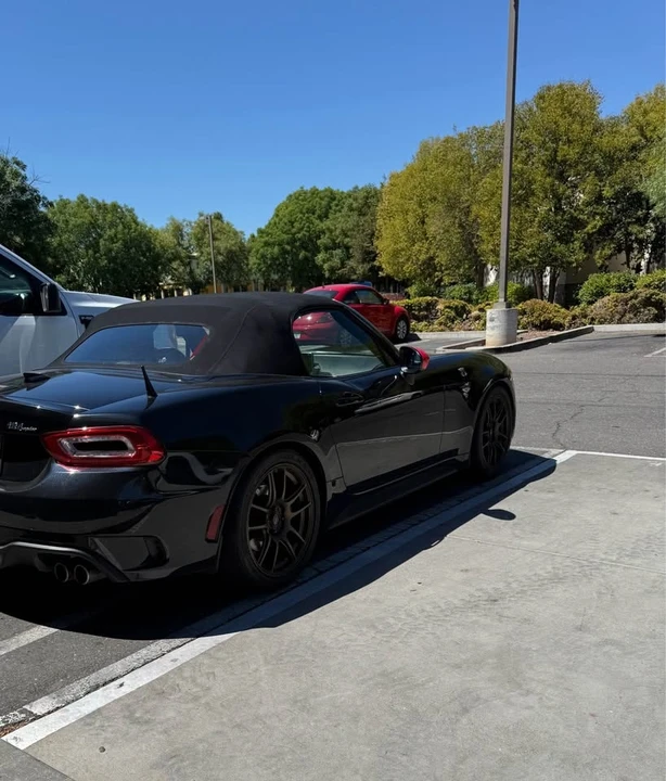 2019 Fiat 124 Spider - Image 3 of 4