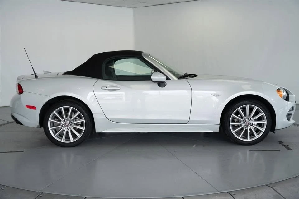 2019 Fiat 124 Spider - Image 11 of 17