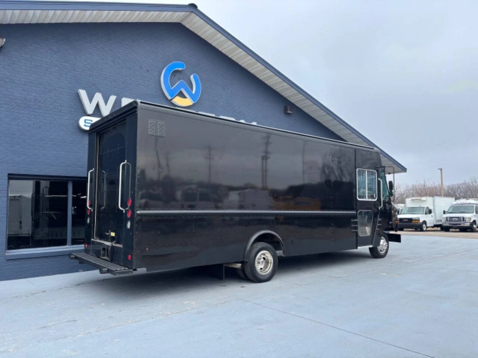 2019 Ford Econoline Van - Image 9 of 12