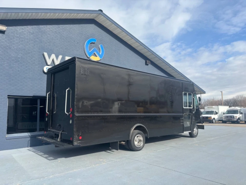 2019 Ford Econoline Van - Image 10 of 12