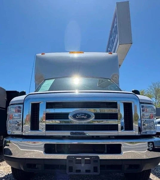 2019 Ford Econoline Van - Image 3 of 12