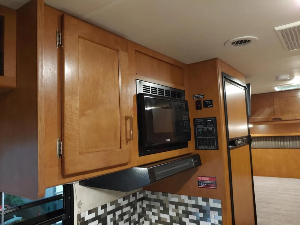 2019 Ford Econoline Van - Image 11 of 18