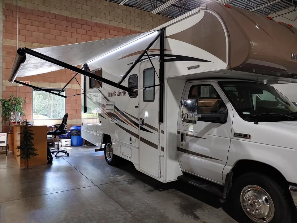 2019 Ford Econoline Van - Image 17 of 18