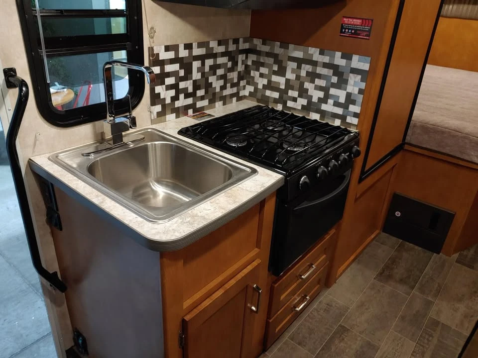 2019 Ford Econoline Van - Image 12 of 18
