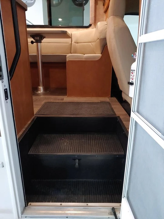 2019 Ford Econoline Van - Image 16 of 18