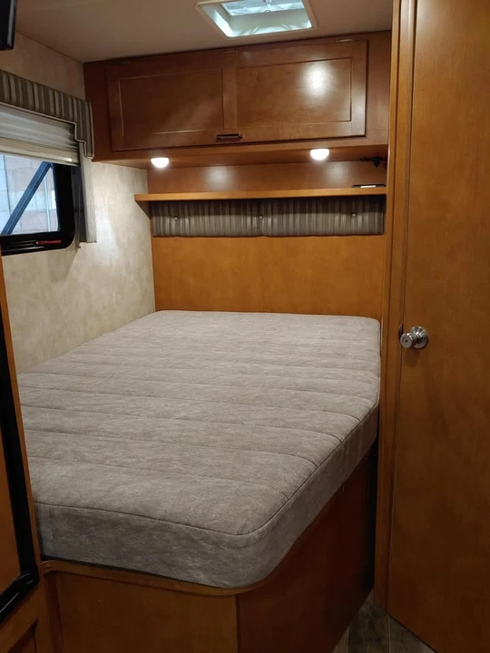 2019 Ford Econoline Van - Image 7 of 18