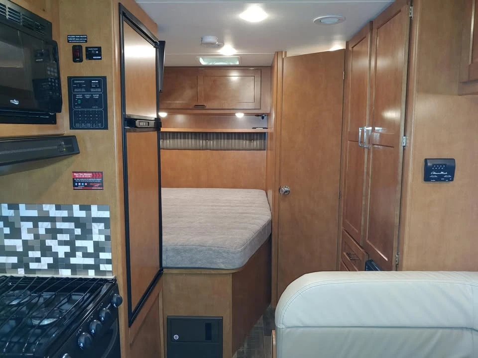 2019 Ford Econoline Van - Image 9 of 18