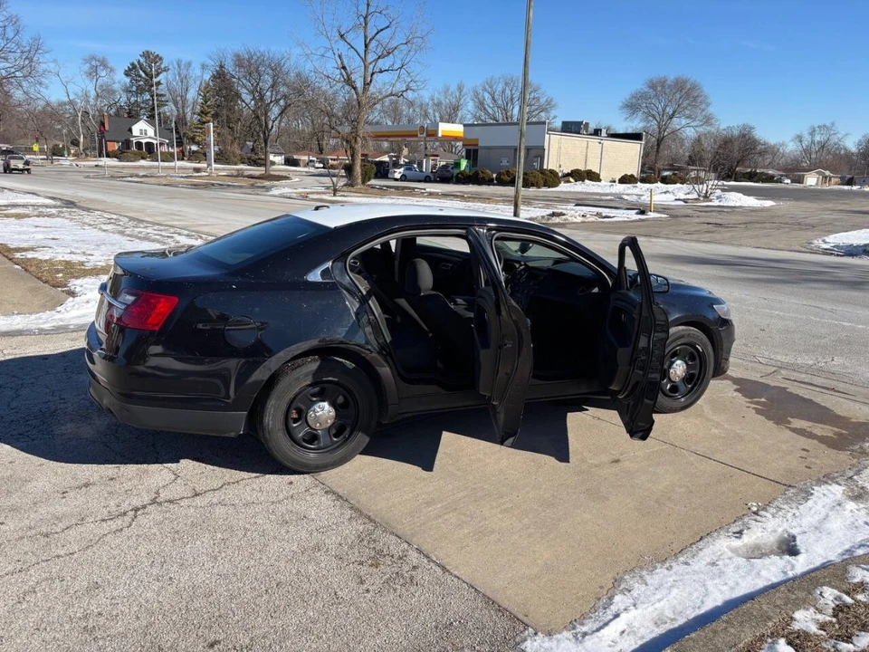 2019 Ford Taurus 6th Gen - Image 6 of 19