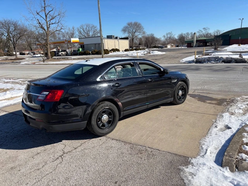 2019 Ford Taurus 6th Gen - Image 16 of 19