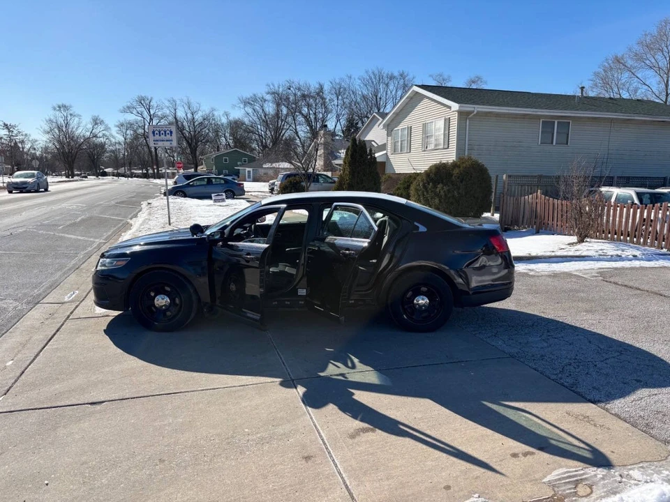 2019 Ford Taurus 6th Gen - Image 2 of 19