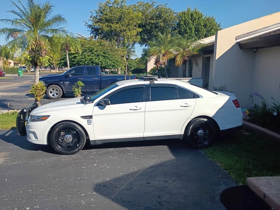 2019 Ford Taurus 6th Gen - Image 2 of 10