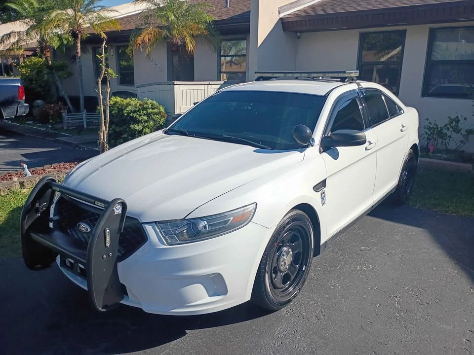2019 Ford Taurus 6th Gen - Image 3 of 10