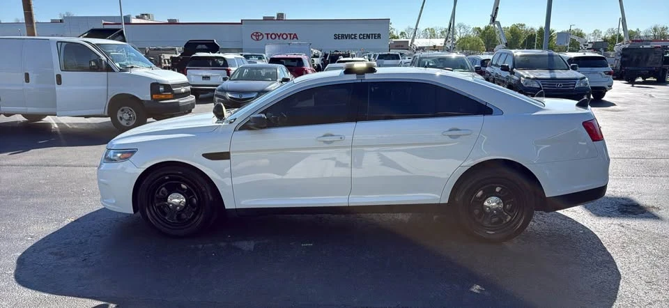 2019 Ford Taurus 6th Gen - Image 4 of 11
