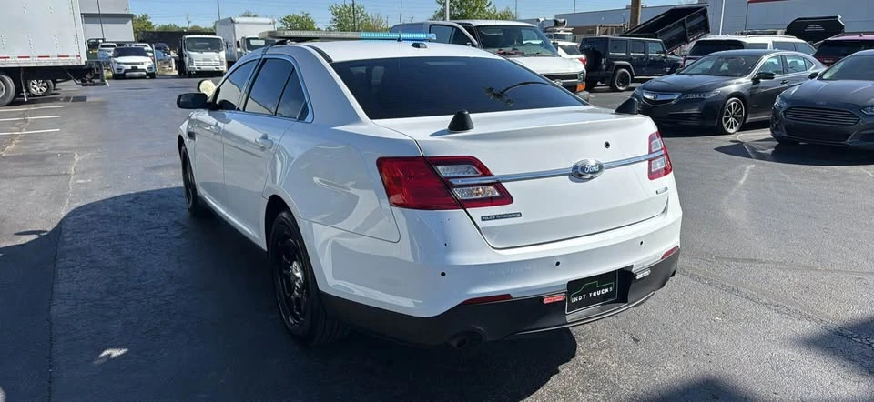 2019 Ford Taurus 6th Gen - Image 5 of 11