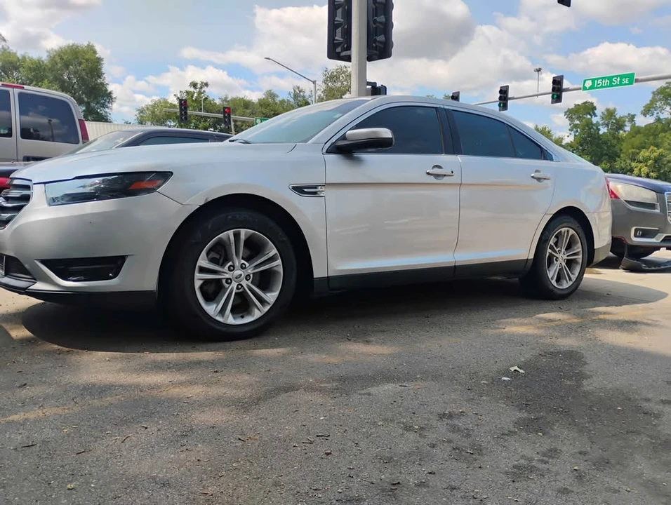 2019 Ford Taurus 6th Gen - Image 5 of 6