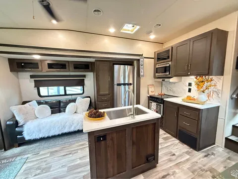 2019 Forest River - Image 2 of 4