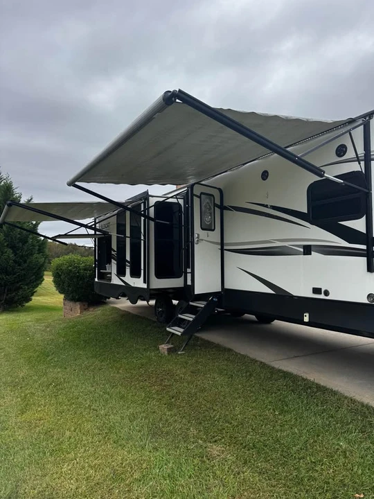 2019 Forest River Wildwood - Image 2 of 19