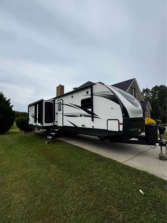 2019 Forest River Wildwood - Image 3 of 19