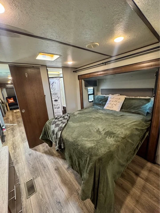2019 Forest River Wildwood - Image 15 of 19