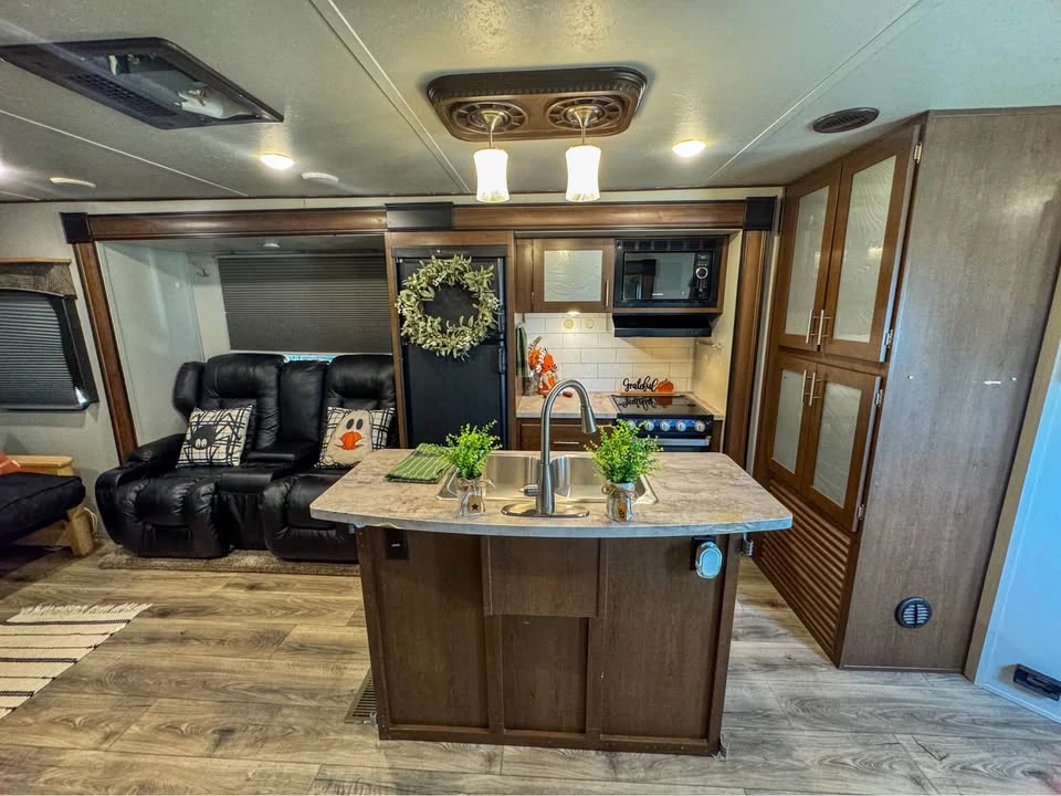 2019 Forest River Wildwood - Image 14 of 19
