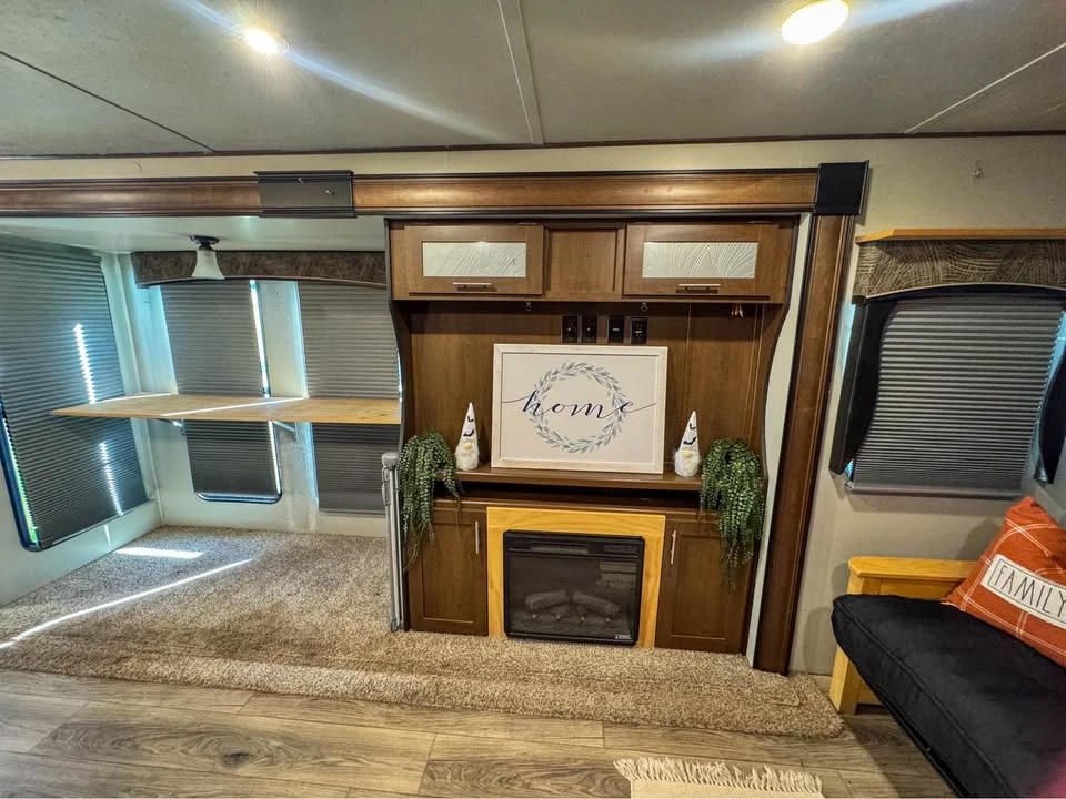 2019 Forest River Wildwood - Image 10 of 19