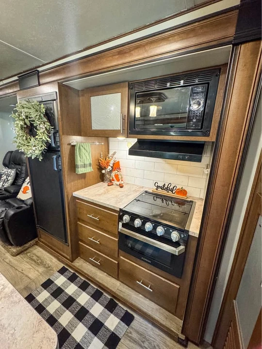 2019 Forest River Wildwood - Image 11 of 19