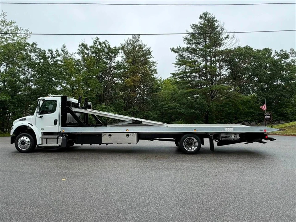2019 Freightliner - Image 3 of 15