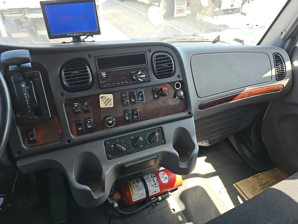 2019 Freightliner - Image 12 of 13