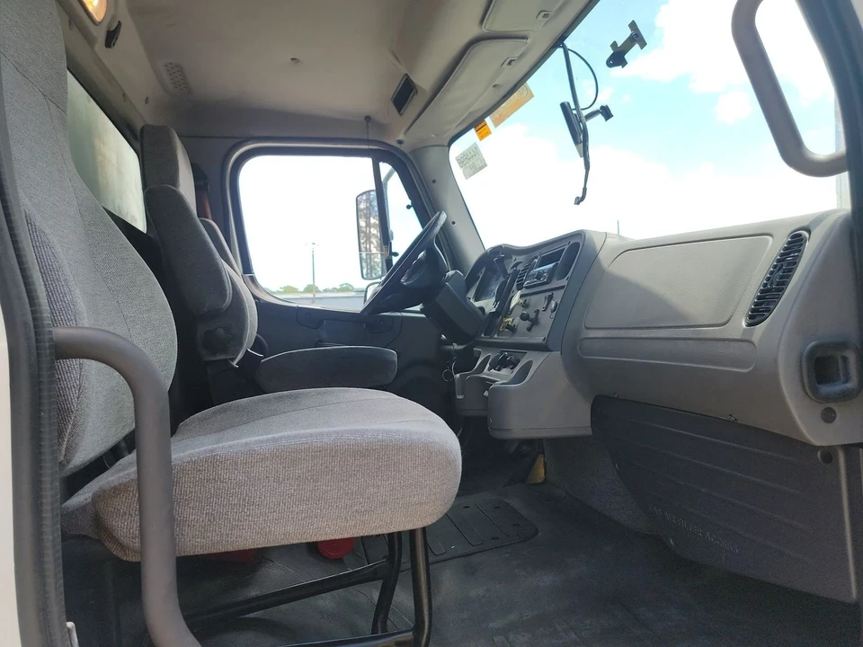 2019 Freightliner - Image 11 of 13