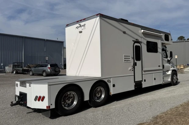 2019 Freightliner - Image 2 of 10