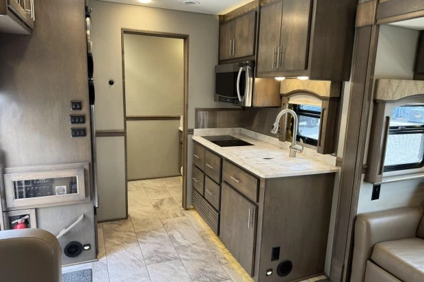 2019 Freightliner - Image 4 of 10