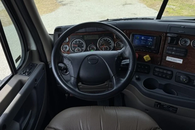 2019 Freightliner - Image 6 of 10