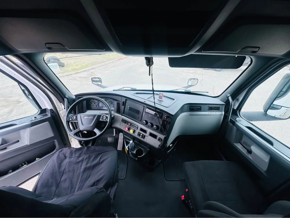2019 Freightliner - Image 6 of 7