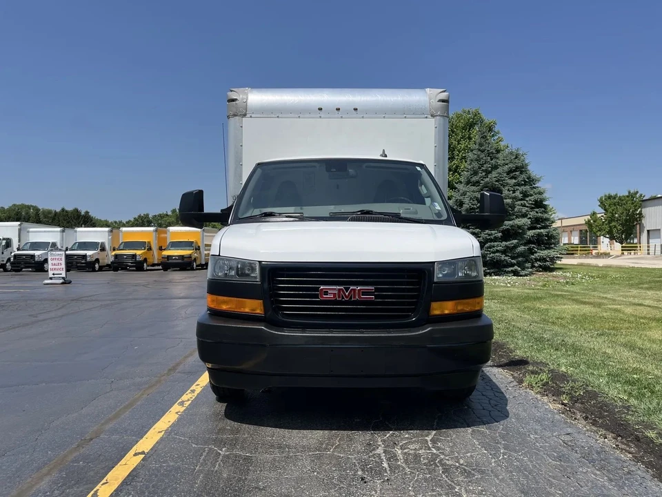 2019 GMC Savana - Image 4 of 12