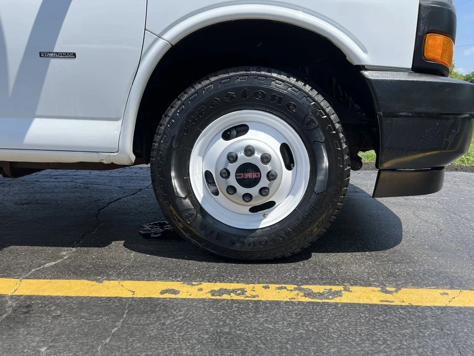 2019 GMC Savana - Image 6 of 12